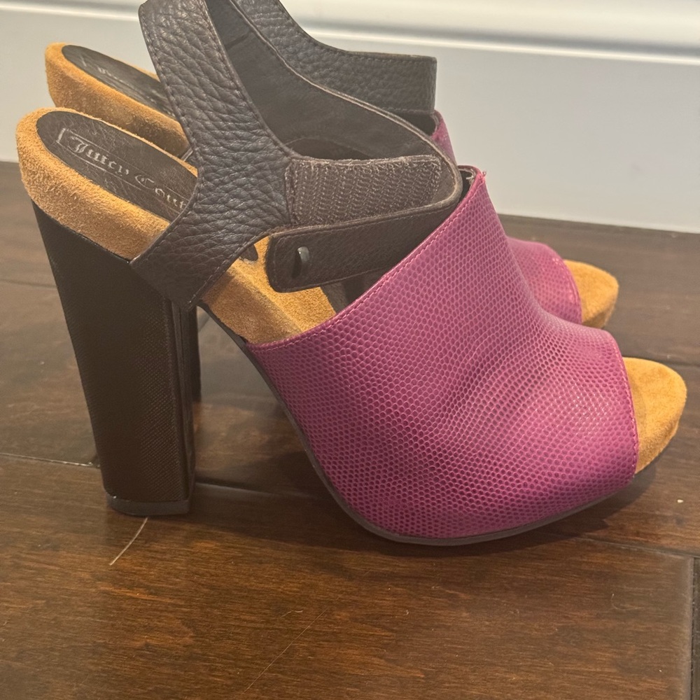 Juicy couture leather sandals